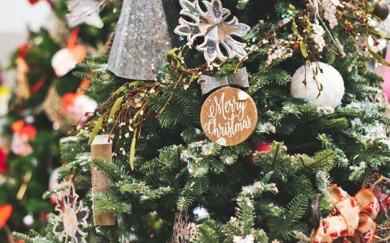 Tips for Decorating Your Christmas Tree Like a Professional
