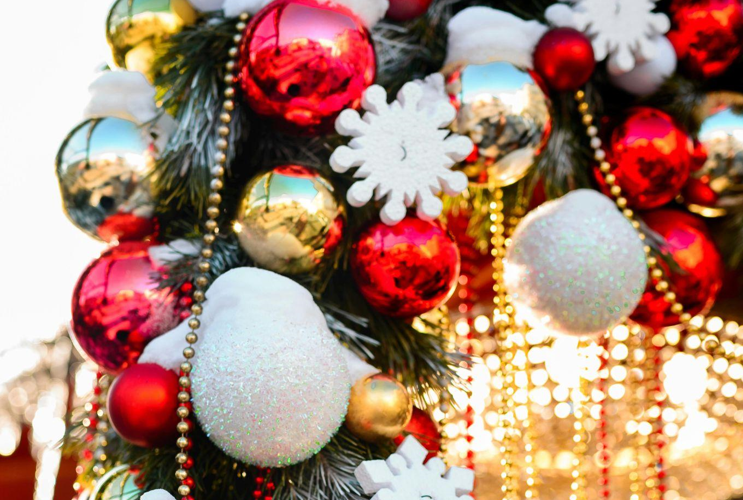 Christmas Garland Ideas for DIY & Stunning Prelit Trees