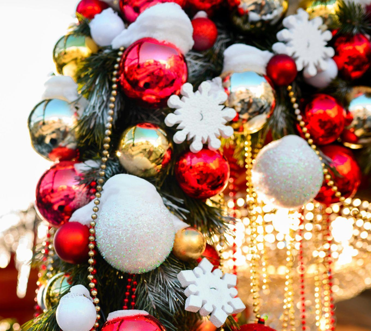 Christmas Garland Ideas for DIY & Stunning Prelit Trees